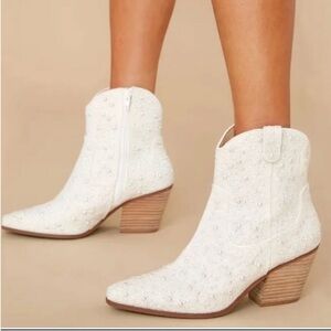 Betsey Johnson Emory Boots Pearl size 6.5 Bridal western